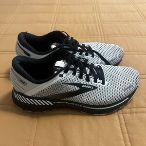 Brooks Adrenaline Women Size 10.5